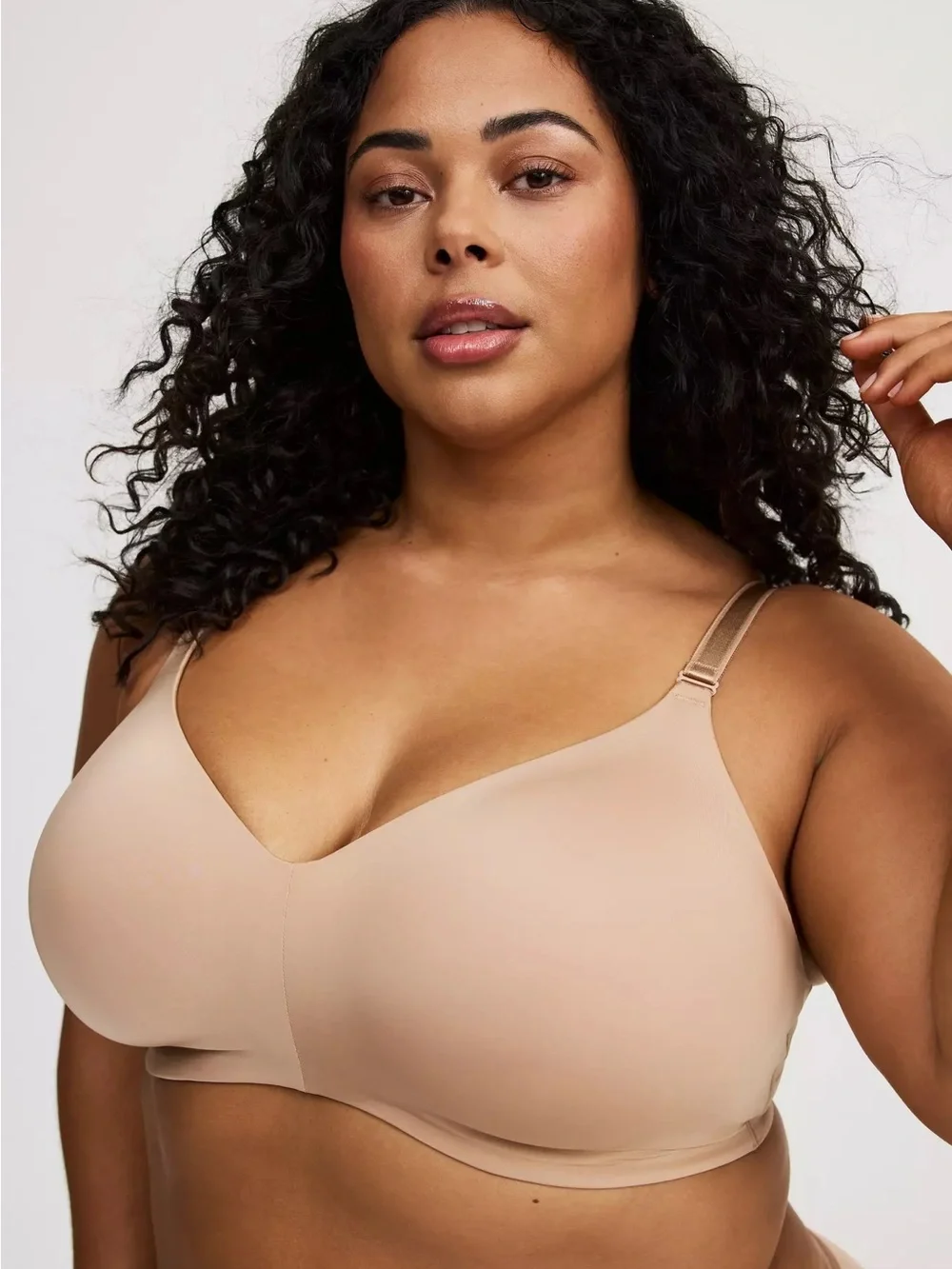 Seamless Lightly Lined Wireless Comfort Bra in Beige